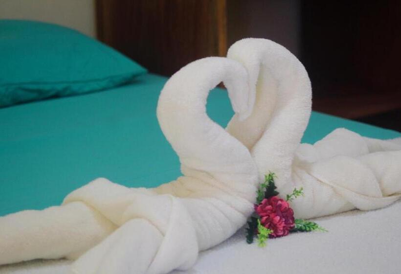 디럭스 스튜디오, Las Hamacas