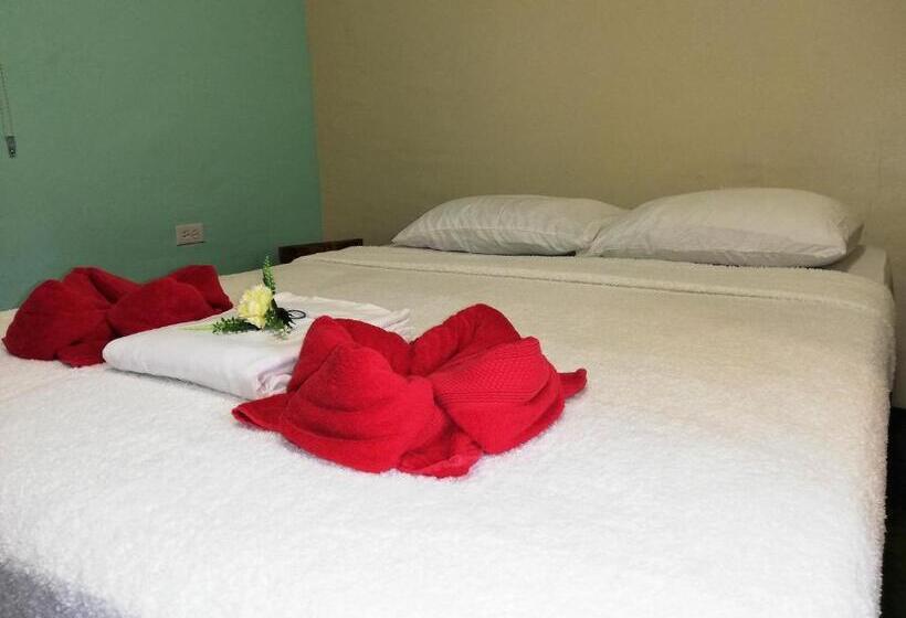 디럭스 스튜디오, Las Hamacas