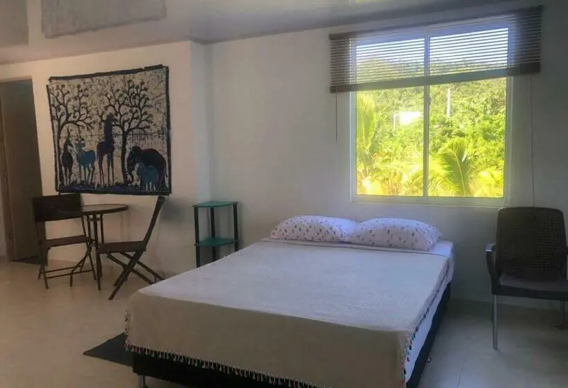 اتاق استاندارد چهار تخته, Miss Francia´s Home