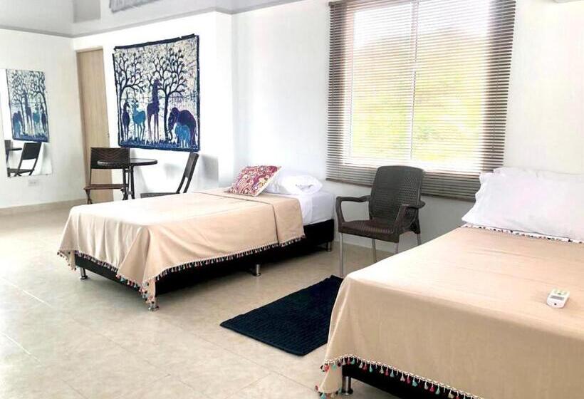 四人标准间, Miss Francia´s Home