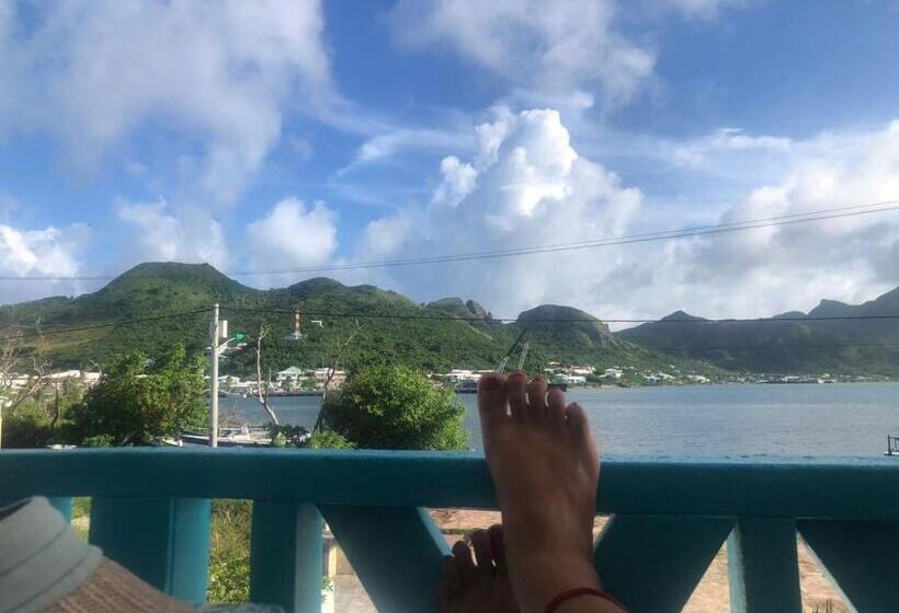 标准单人间, Miss Francia´s Home