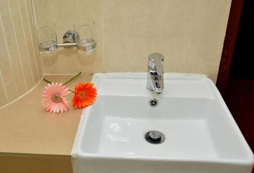 غرفة عائلية, Muarar 99