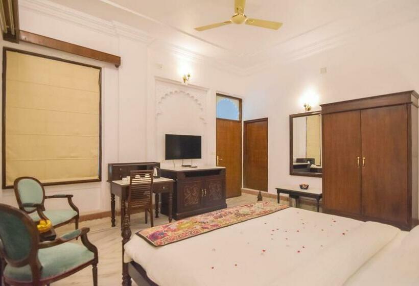 اتاق سوپریور, Raj Kuber