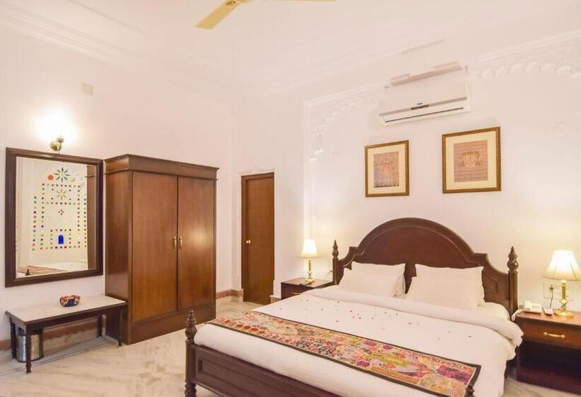 اتاق سوپریور, Raj Kuber