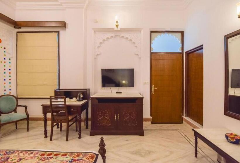 اتاق سوپریور, Raj Kuber