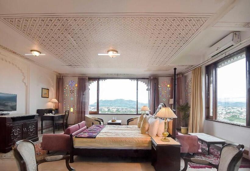 Suite with lake view, Raj Kuber