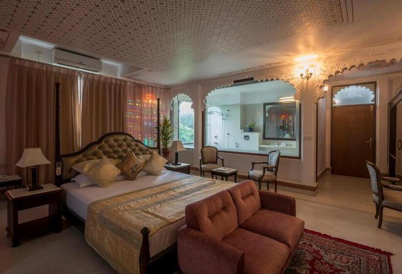 Suite with lake view, Raj Kuber