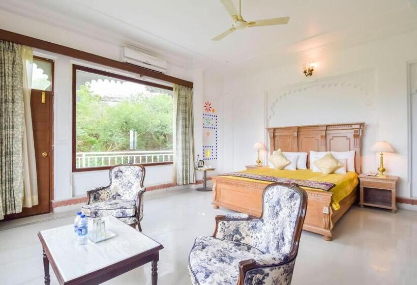Suite with lake view, Raj Kuber