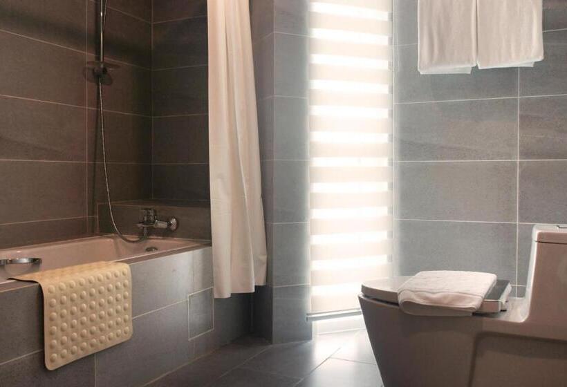 اتاق پرمیوم, Wyne