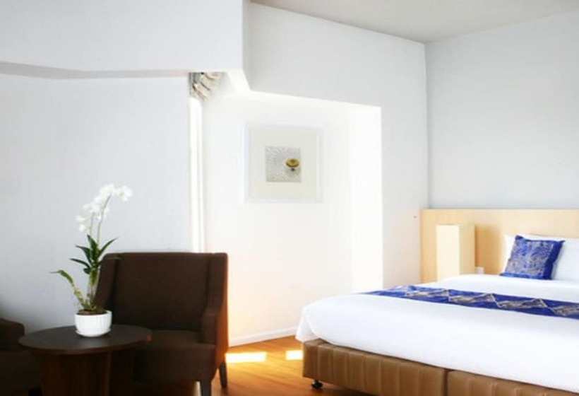 اتاق لوکس, Wyne