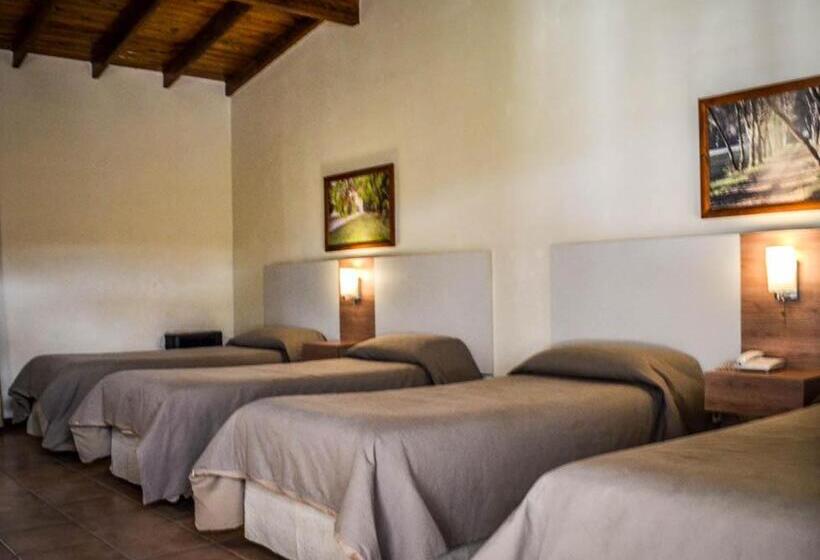 חדר קלאסי לארבעה, Motel Aca Santa Rosa