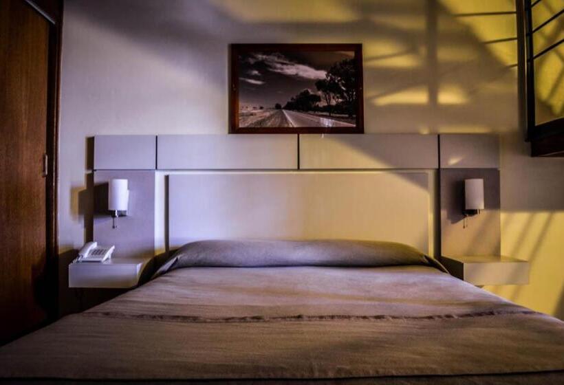 חדר משפחתי, Motel Aca Santa Rosa