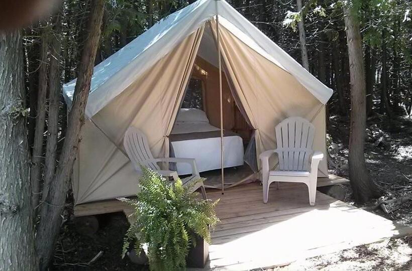 كوخ قياسي, The Spirit Rock Outpost & Lodge