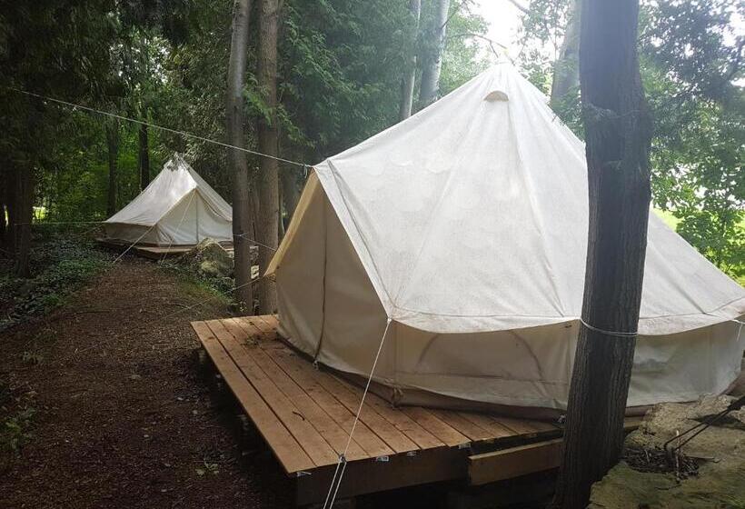 كوخ قياسي, The Spirit Rock Outpost & Lodge