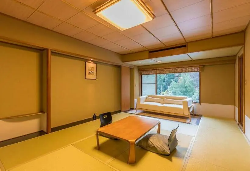スーペリアの４人部屋, Honjin