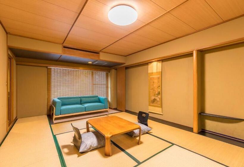 디럭스 4인 룸, Honjin