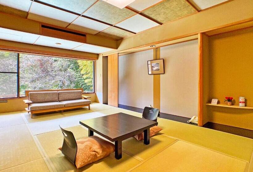 디럭스 4인 룸, Honjin