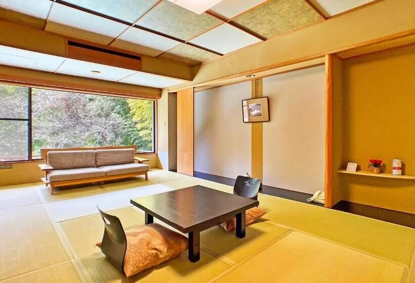 デラックスの４人部屋, Honjin