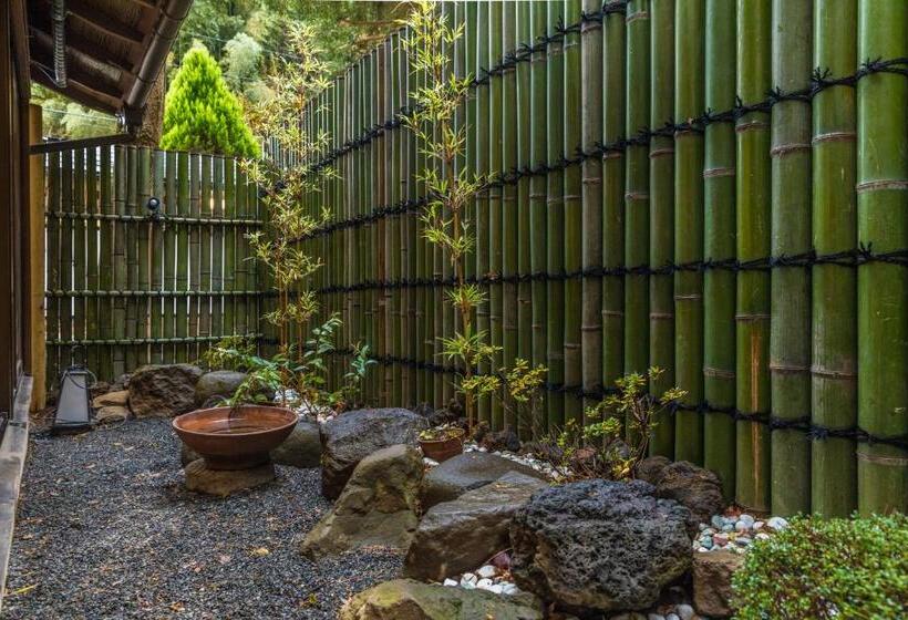 패밀리 룸, Honjin