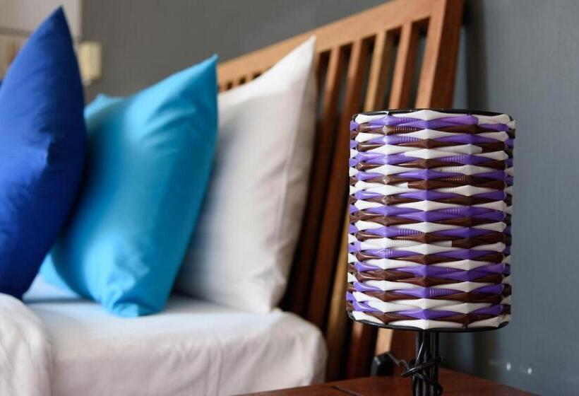 اتاق لوکس سه تخته, Sala Baï Hotel & Restaurant School