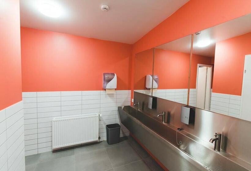 تختخواب در اتاق مشترک, Midgard Base Camp