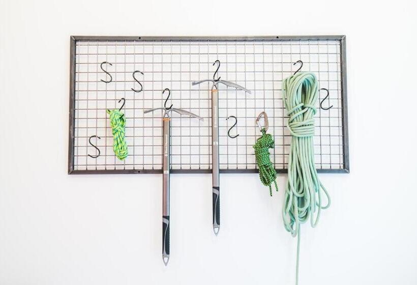 اتاق استاندارد, Midgard Base Camp