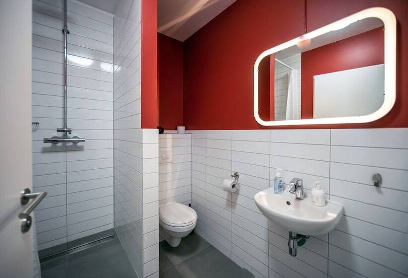 اتاق استاندارد, Midgard Base Camp