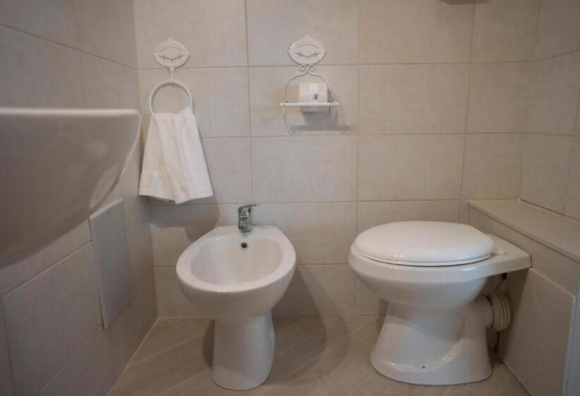 اتاق لوکس خانوادگی, B&b Donna Ada
