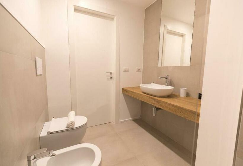 家庭间侧面带海景, Antares Rooms And Suites