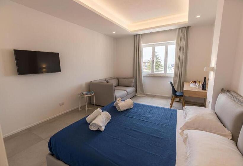 家庭间侧面带海景, Antares Rooms And Suites