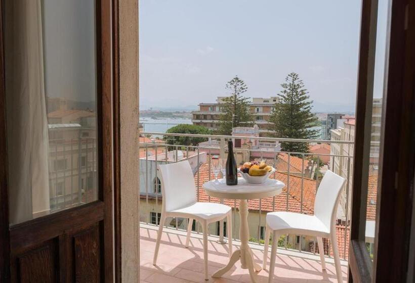 海景标准间带阳台, Antares Rooms And Suites