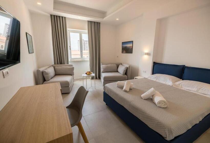 海景标准间带阳台, Antares Rooms And Suites