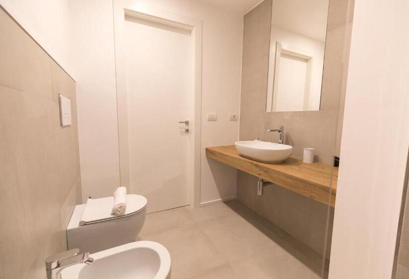 海景标准间带阳台, Antares Rooms And Suites