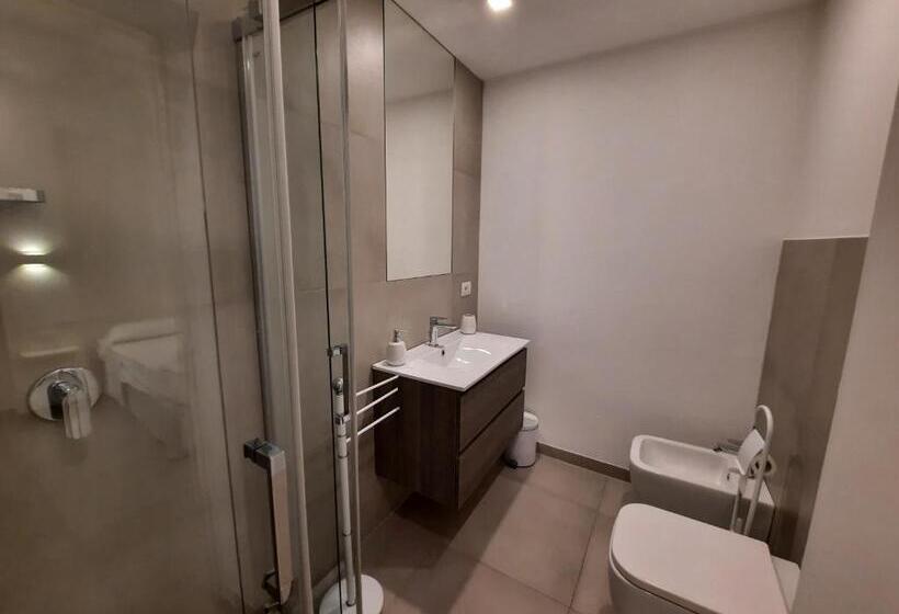 经济房, Antares Rooms And Suites