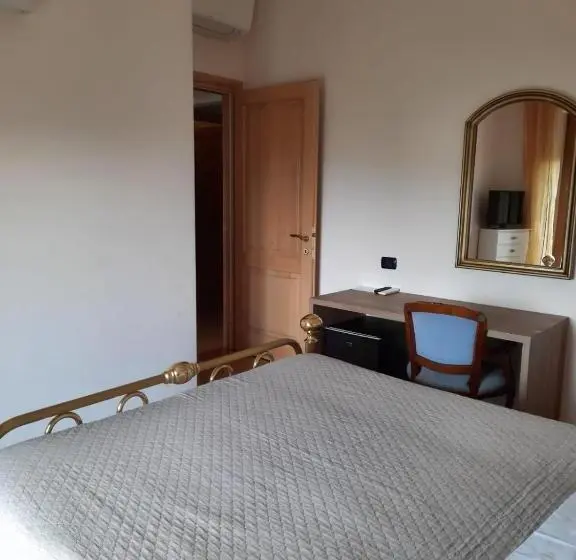 バルコニー付きスタンダードルーム, Antares Rooms And Suites