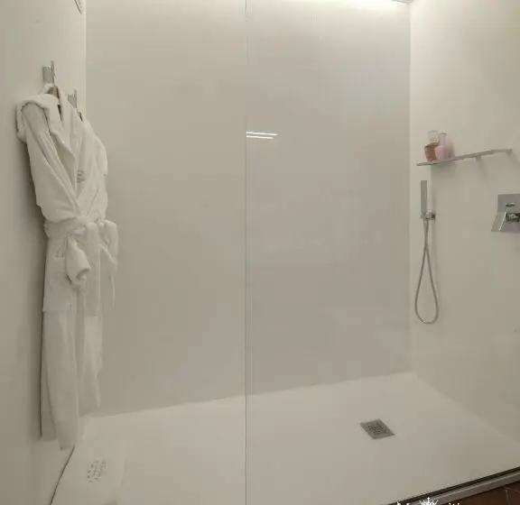 Sviitti Puutarhanäkymä, Residenza Ambrogi