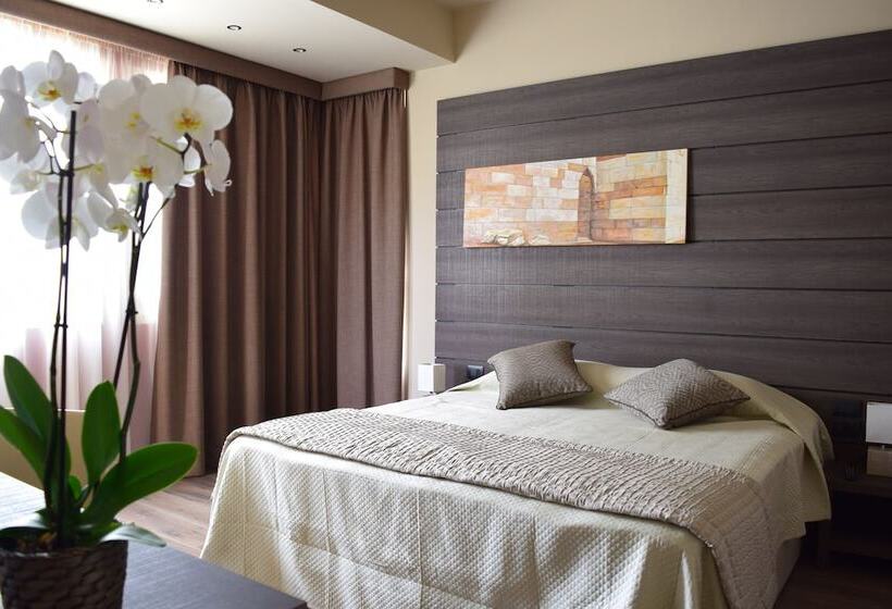 Номер Стандарт Трехместный, Archeo