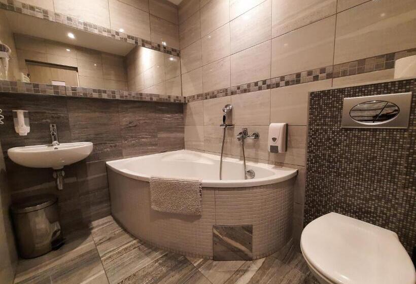 Deluxe Szoba Erkéllyel, Boršičanka