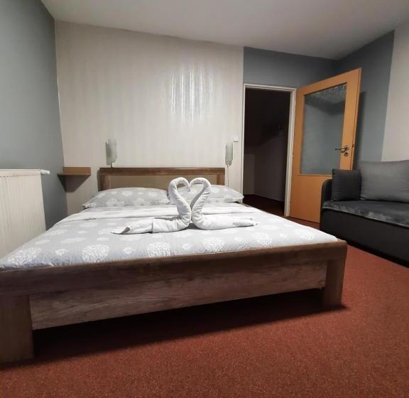 Deluxe Szoba Erkéllyel, Boršičanka