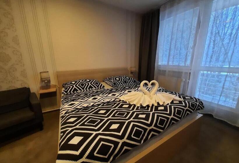 Deluxe Szoba Erkéllyel, Boršičanka