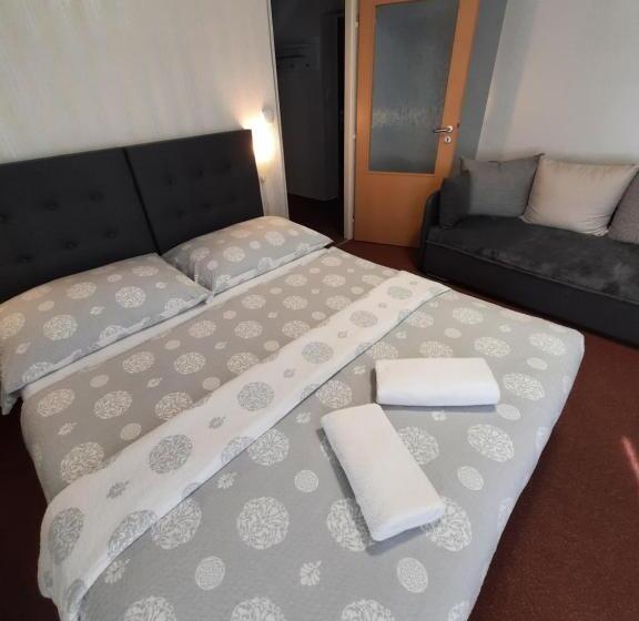 Deluxe Szoba Erkéllyel, Boršičanka