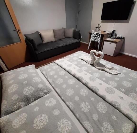 Deluxe Szoba Erkéllyel, Boršičanka