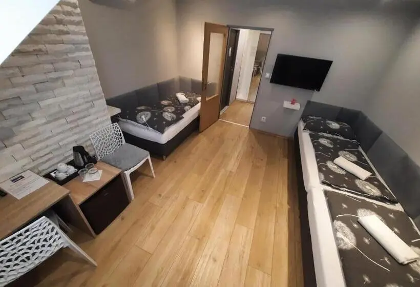 Standard Kolmen Hengen Huone, Boršičanka