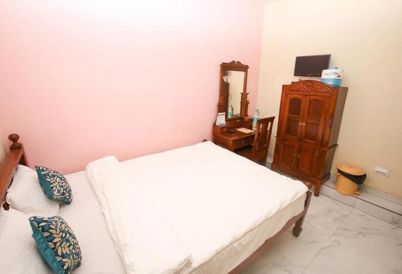 اتاق اکونومی, Cecil