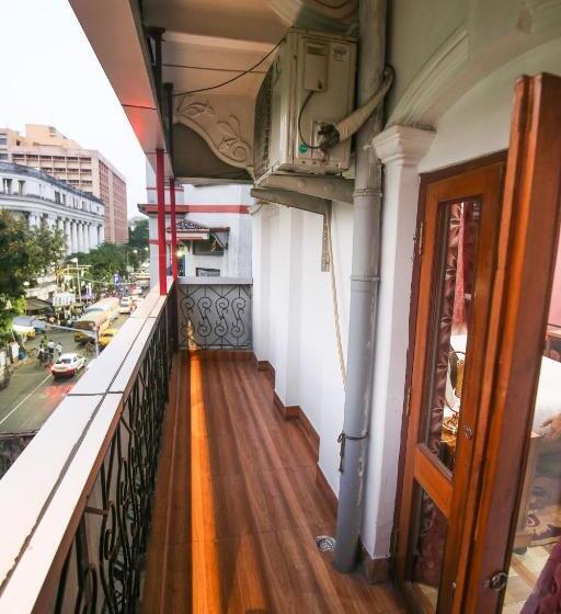 سوئیت با بالکن, Cecil