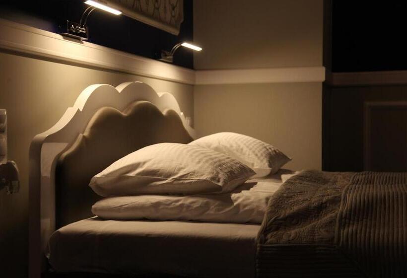 اتاق لوکس, Kamienica