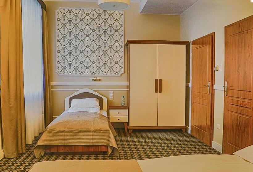 اتاق لوکس, Kamienica