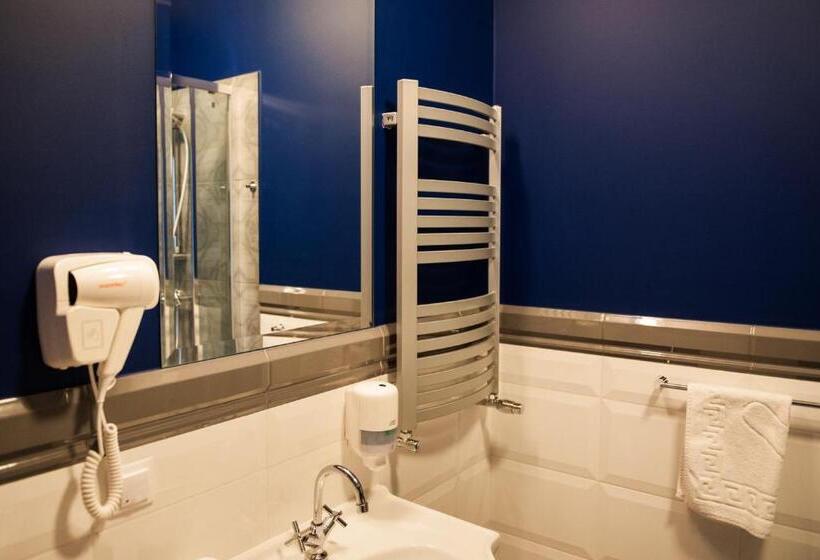 اتاق لوکس, Kamienica