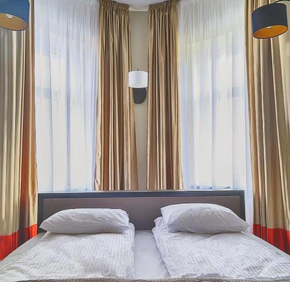 سوییت جونیور لوکس, Kamienica