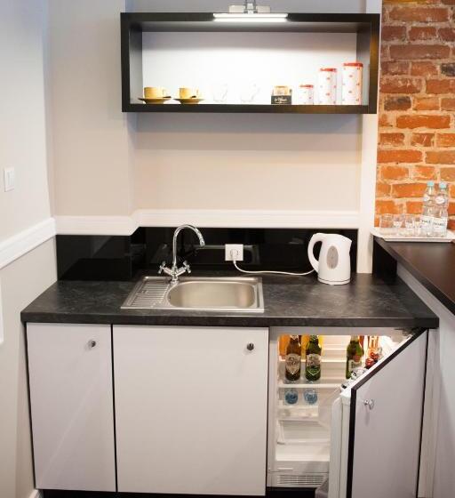 سوییت جونیور لوکس, Kamienica